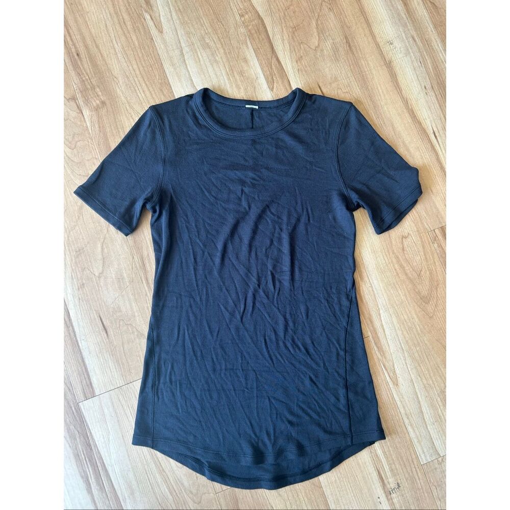 Lululemon black basic T-shirt